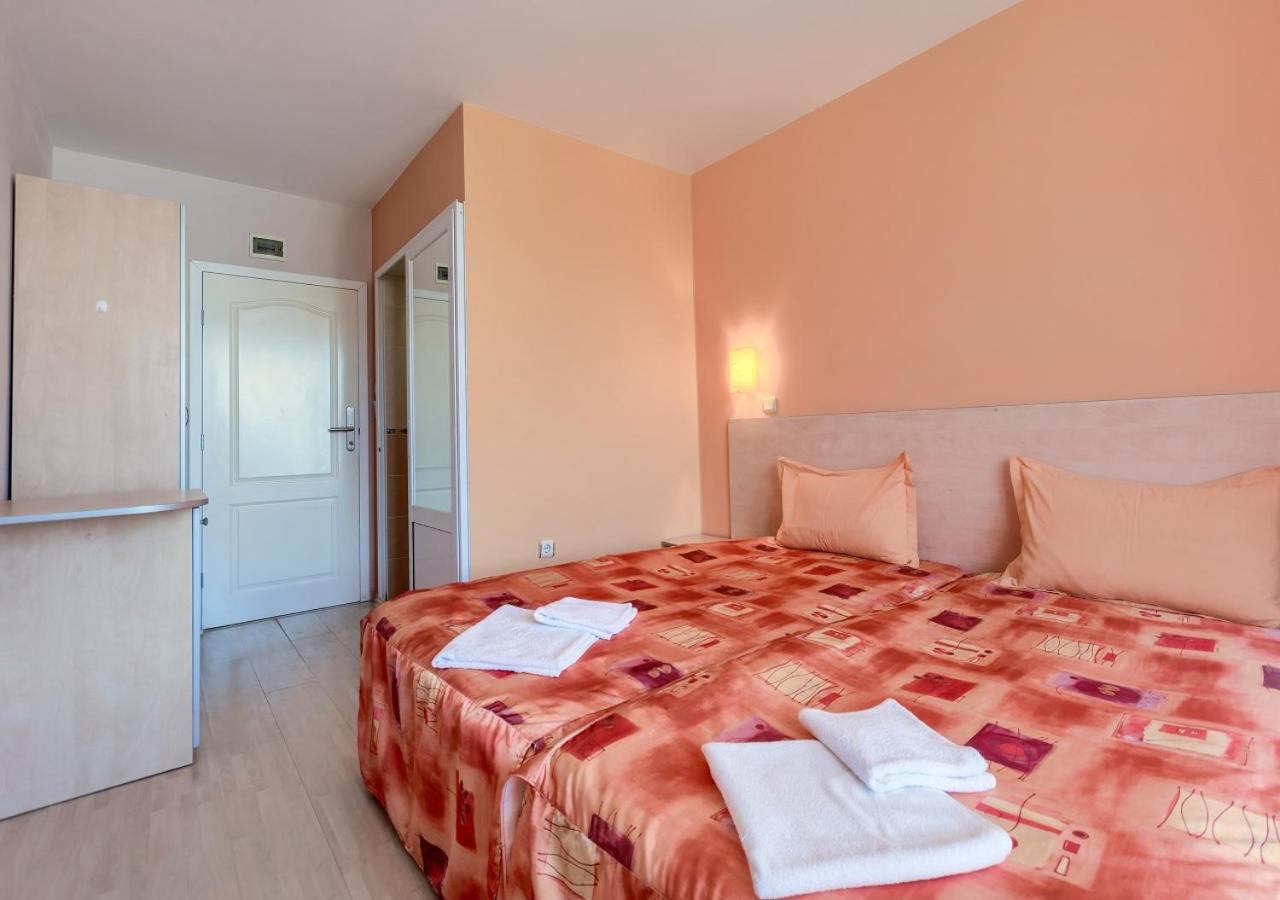 Hotel Fantastiko Ravda Extérieur photo