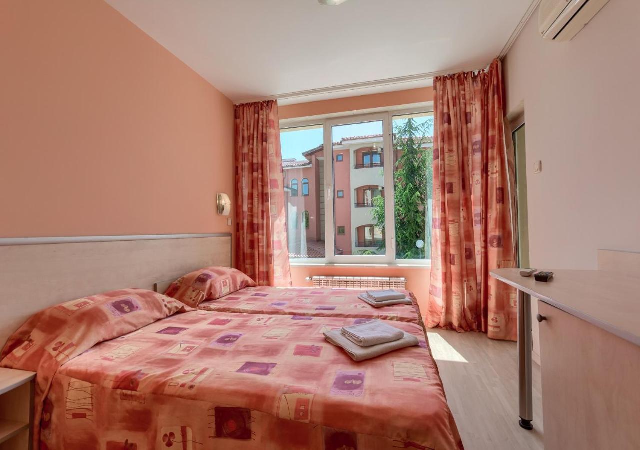 Hotel Fantastiko Ravda Extérieur photo
