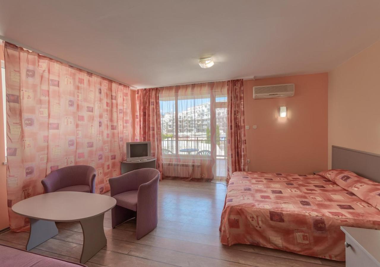 Hotel Fantastiko Ravda Extérieur photo